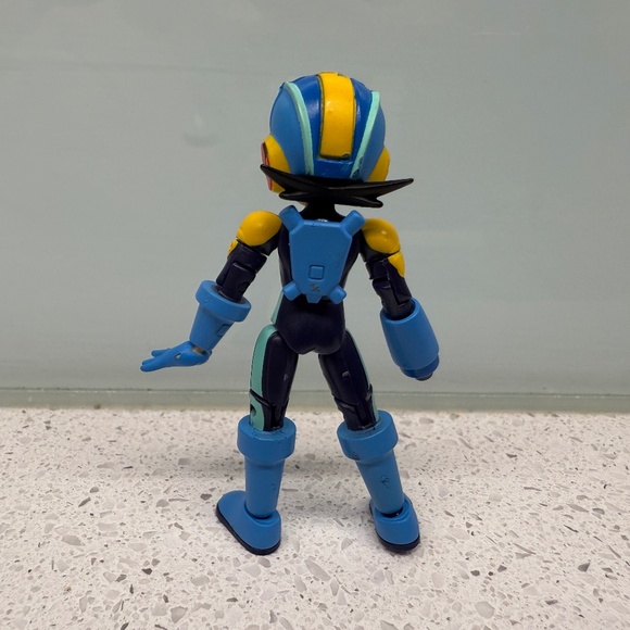 Megaman Exe 66mm Action Dash Candy Toy Mini Figure - Picture 3 of 3